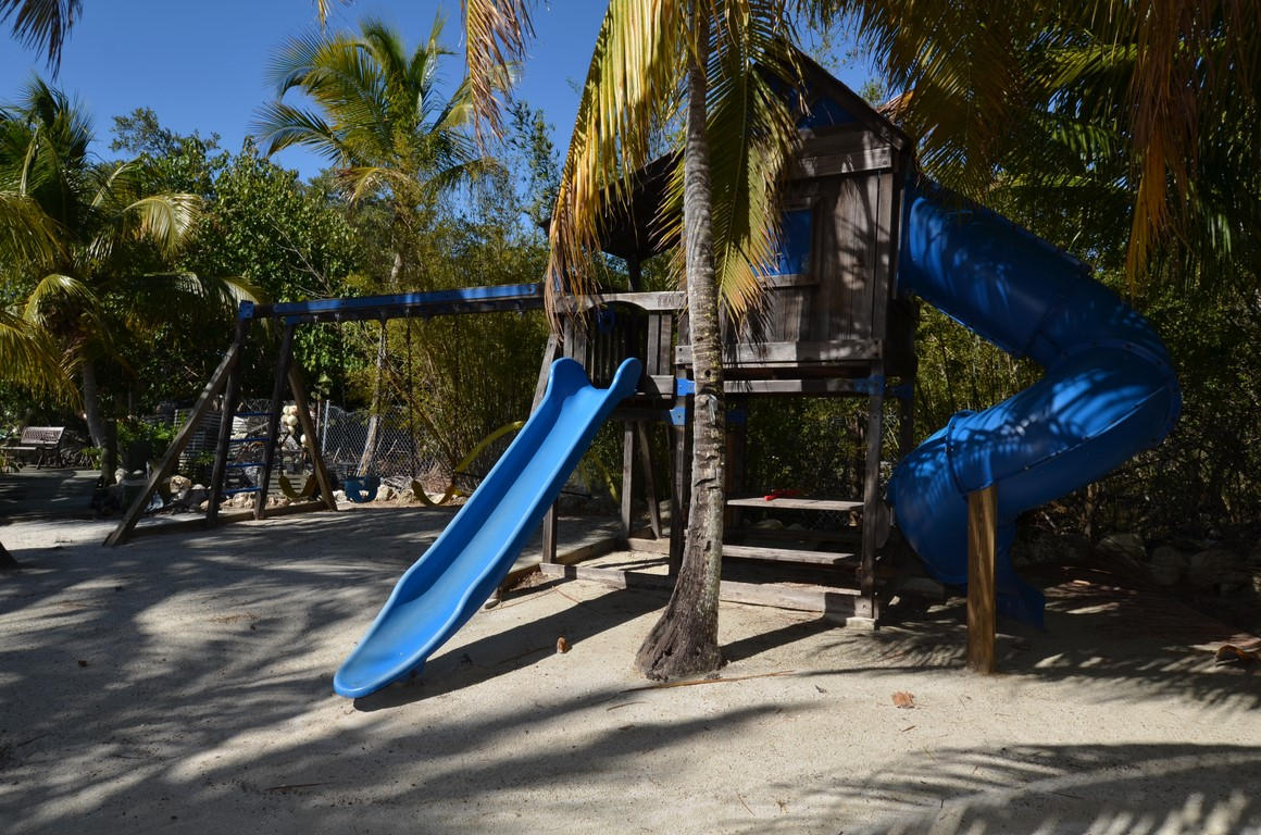 60 Pelican Road Marathon, FL 33050 - Photo 41 of 47 Kids Gym