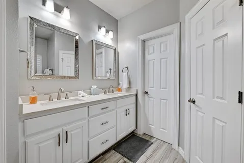 $5,000 | 1111 East Riverside Drive, Austin, TX 78704