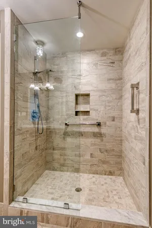 $4,000 | 1220 Bank Street, Unit 410, Baltimore, MD 21202