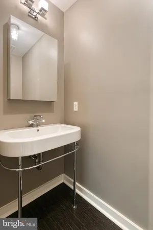 $4,000 | 1220 Bank Street, Unit 410, Baltimore, MD 21202