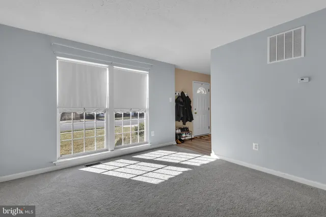 a view of livingroom with furniture