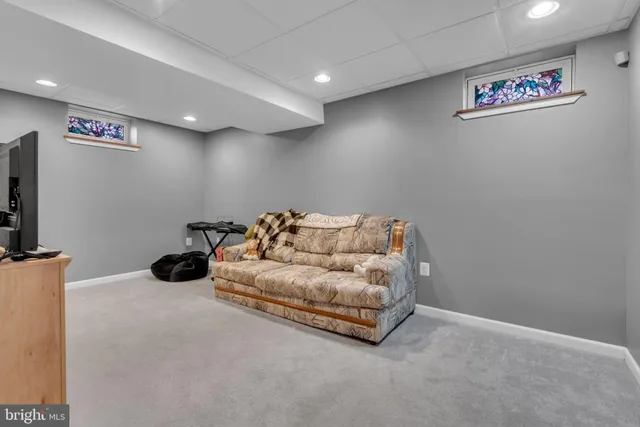 a view of a livingroom with furniture