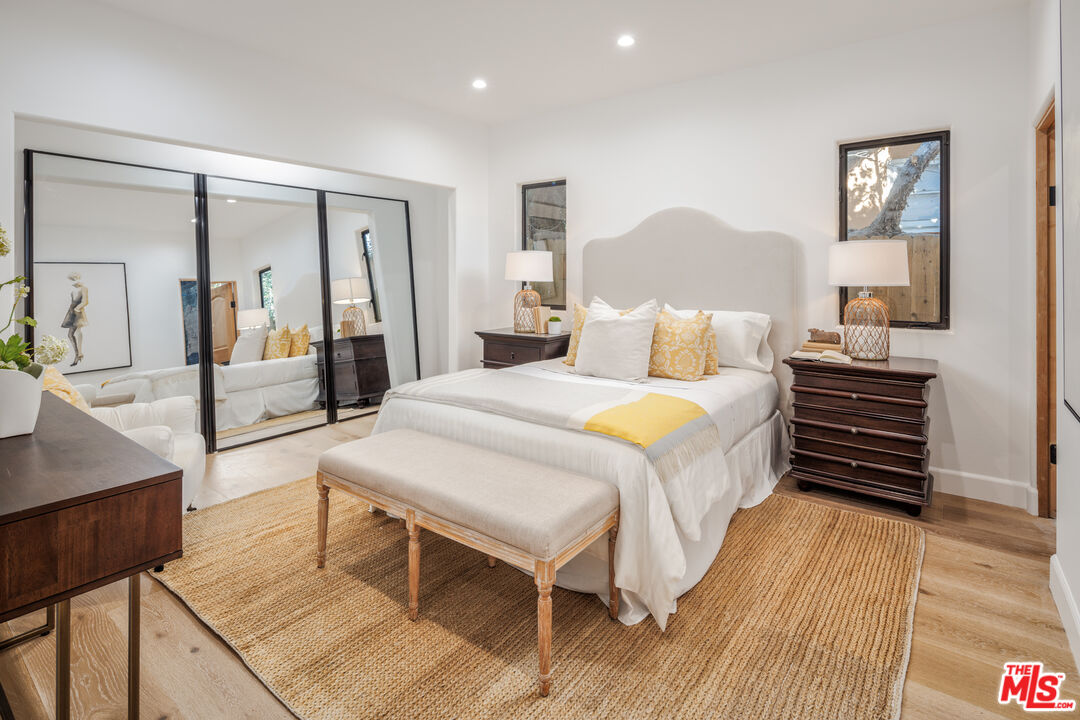 913 South Mullen Avenue Los Angeles, CA 90019 - Photo 14 of 56