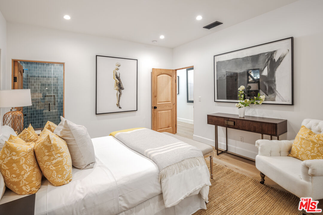 913 South Mullen Avenue Los Angeles, CA 90019 - Photo 15 of 56