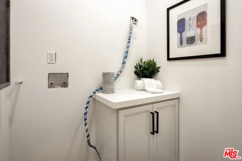 $2,595,000 | 913 South Mullen Avenue, Los Angeles, CA 90019