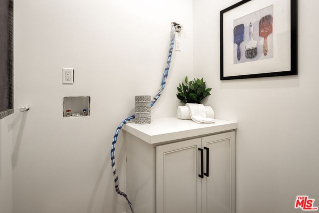 $2,595,000 | 913 South Mullen Avenue, Los Angeles, CA 90019