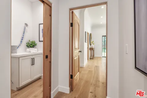 $2,595,000 | 913 South Mullen Avenue, Los Angeles, CA 90019