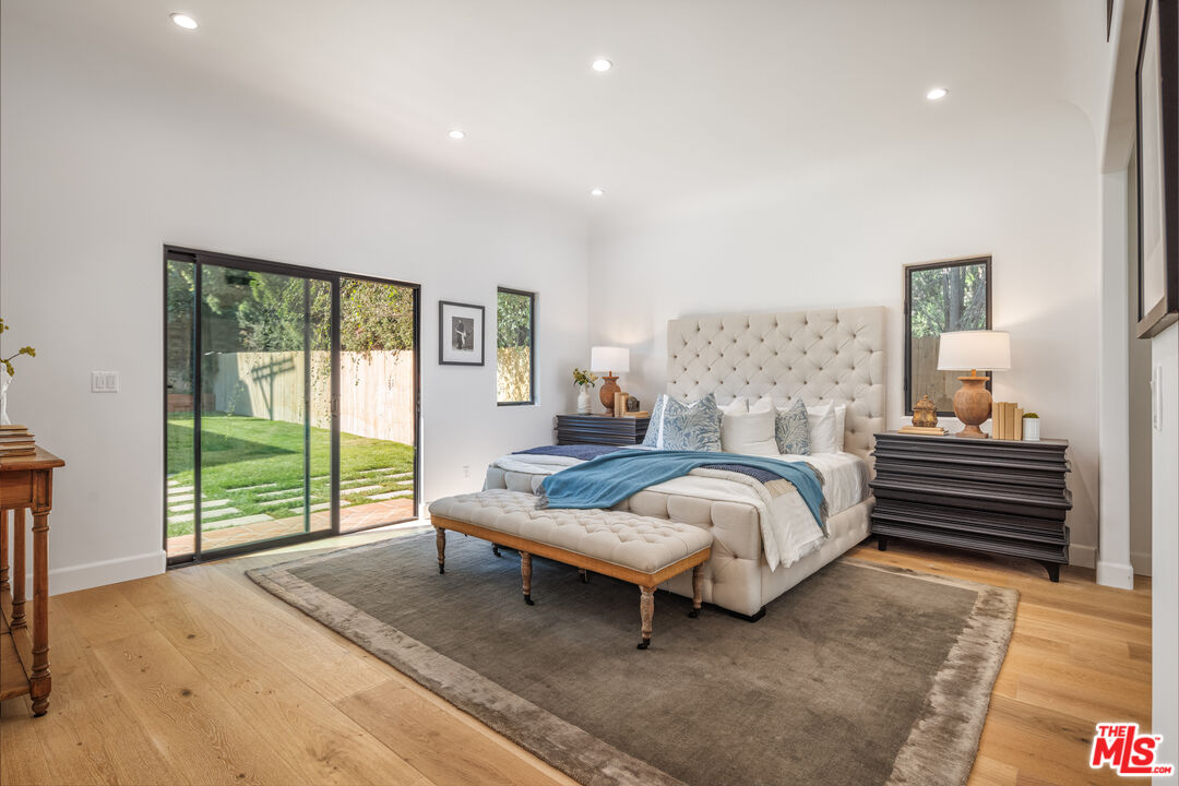 913 South Mullen Avenue Los Angeles, CA 90019 - Photo 19 of 56