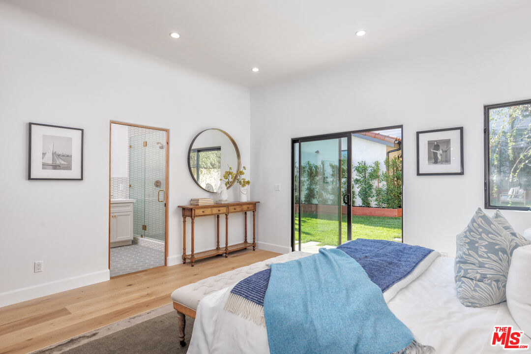 913 South Mullen Avenue Los Angeles, CA 90019 - Photo 23 of 56