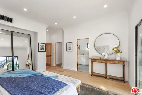 $2,595,000 | 913 South Mullen Avenue, Los Angeles, CA 90019