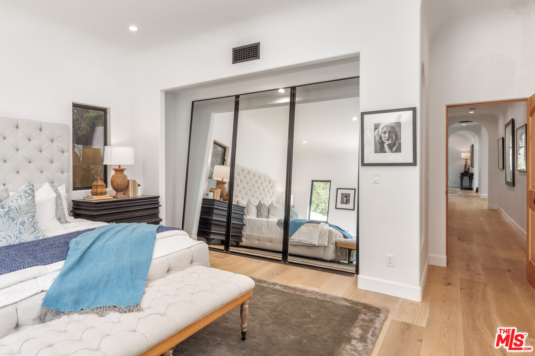 913 South Mullen Avenue Los Angeles, CA 90019 - Photo 26 of 56