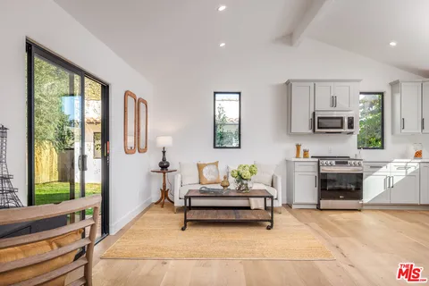 $2,595,000 | 913 South Mullen Avenue, Los Angeles, CA 90019