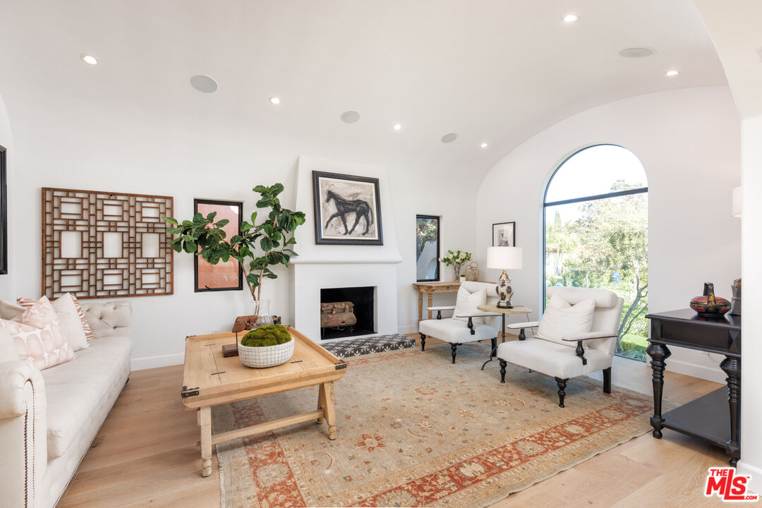 913 South Mullen Avenue Los Angeles, CA 90019 - Photo 34 of 56