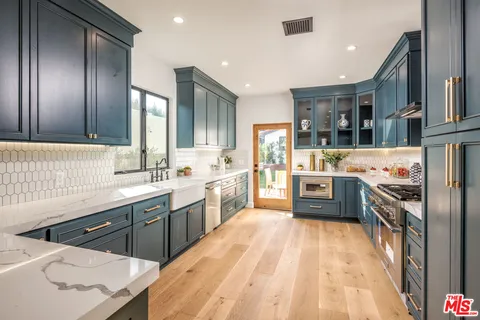 $2,595,000 | 913 South Mullen Avenue, Los Angeles, CA 90019