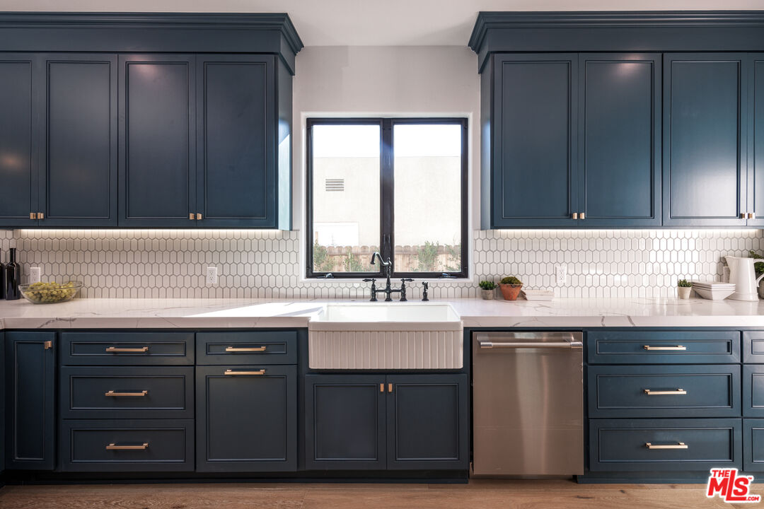 913 South Mullen Avenue Los Angeles, CA 90019 - Photo 41 of 56