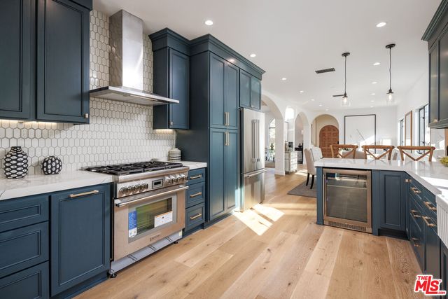 $2,595,000 | 913 South Mullen Avenue, Los Angeles, CA 90019