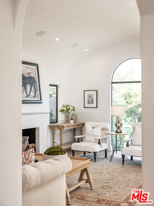 913 South Mullen Avenue Los Angeles, CA 90019 - Photo 46 of 56