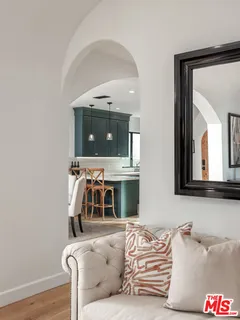 $2,595,000 | 913 South Mullen Avenue, Los Angeles, CA 90019