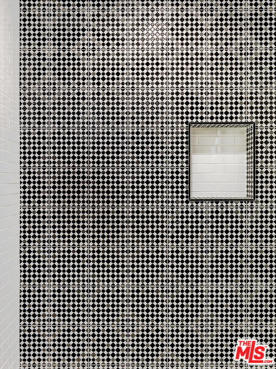 913 South Mullen Avenue Los Angeles, CA 90019 - Photo 52 of 56