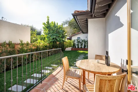 $2,595,000 | 913 South Mullen Avenue, Los Angeles, CA 90019
