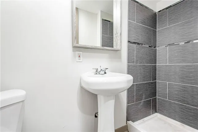 $272,500 | 804 Northwest N Summit Circle, Blue Springs, MO 64015