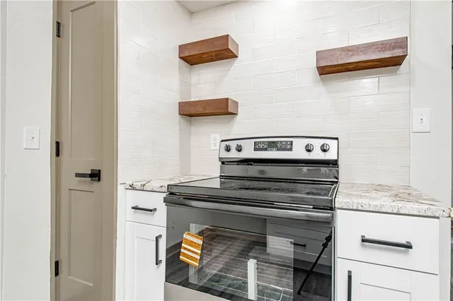 $272,500 | 804 Northwest N Summit Circle, Blue Springs, MO 64015