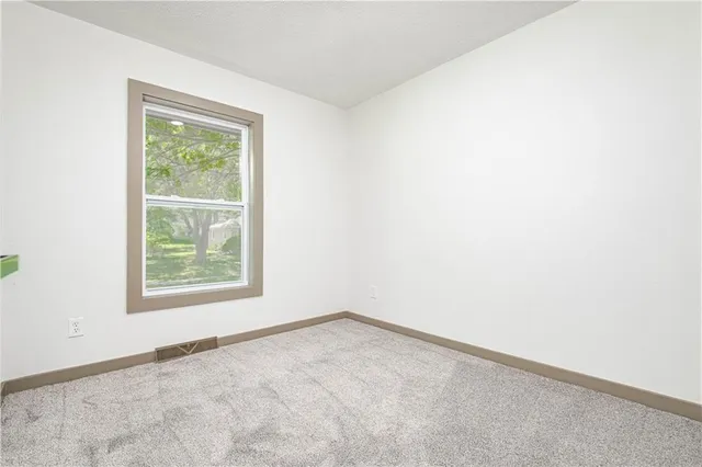 $272,500 | 804 Northwest N Summit Circle, Blue Springs, MO 64015