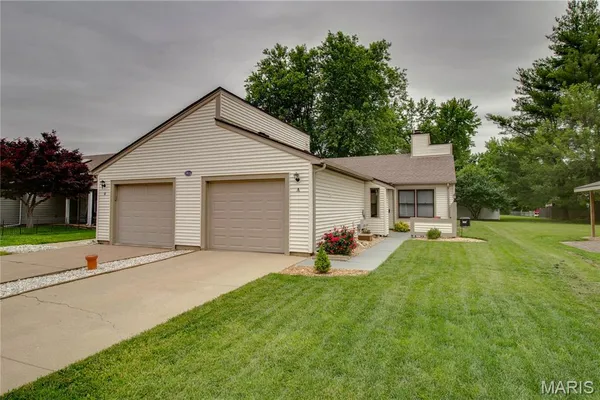 $134,500 | 1822 Muny Vista Court, Unit A, Alton, IL 62002