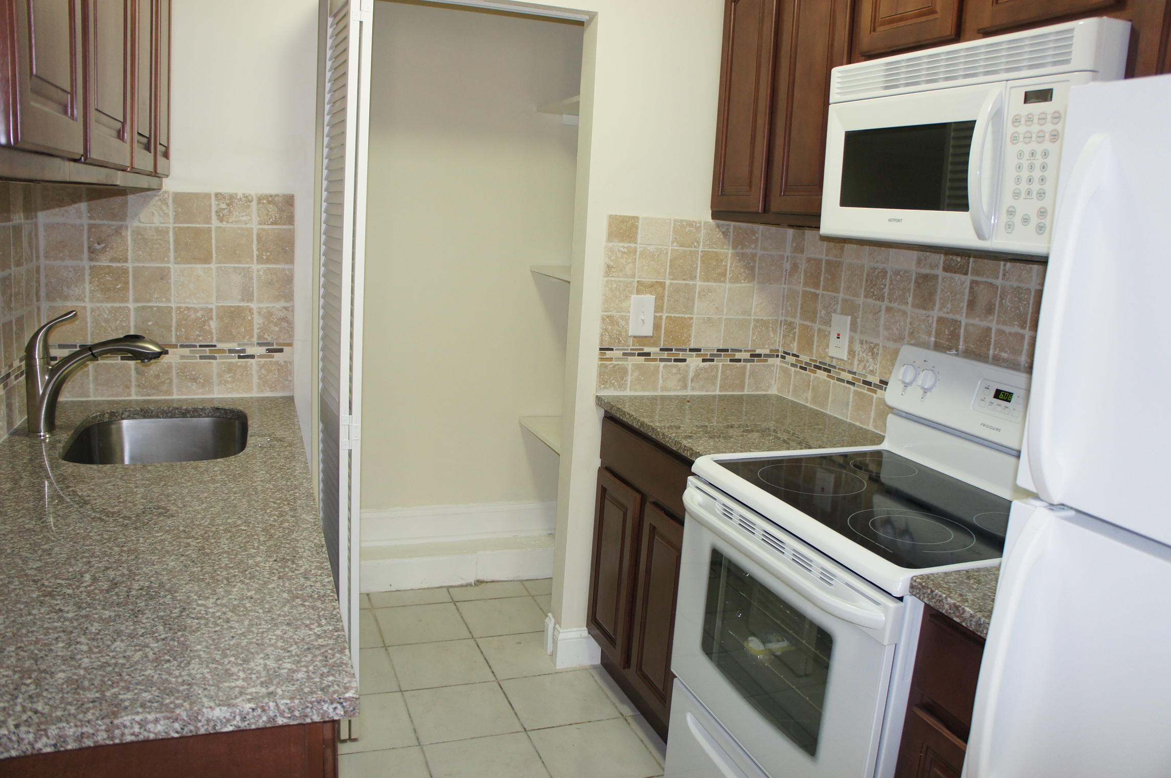 1820 Northwest 15th Vista, Unit 15 Boca Raton, FL 33432 - Photo 5 of 7 066