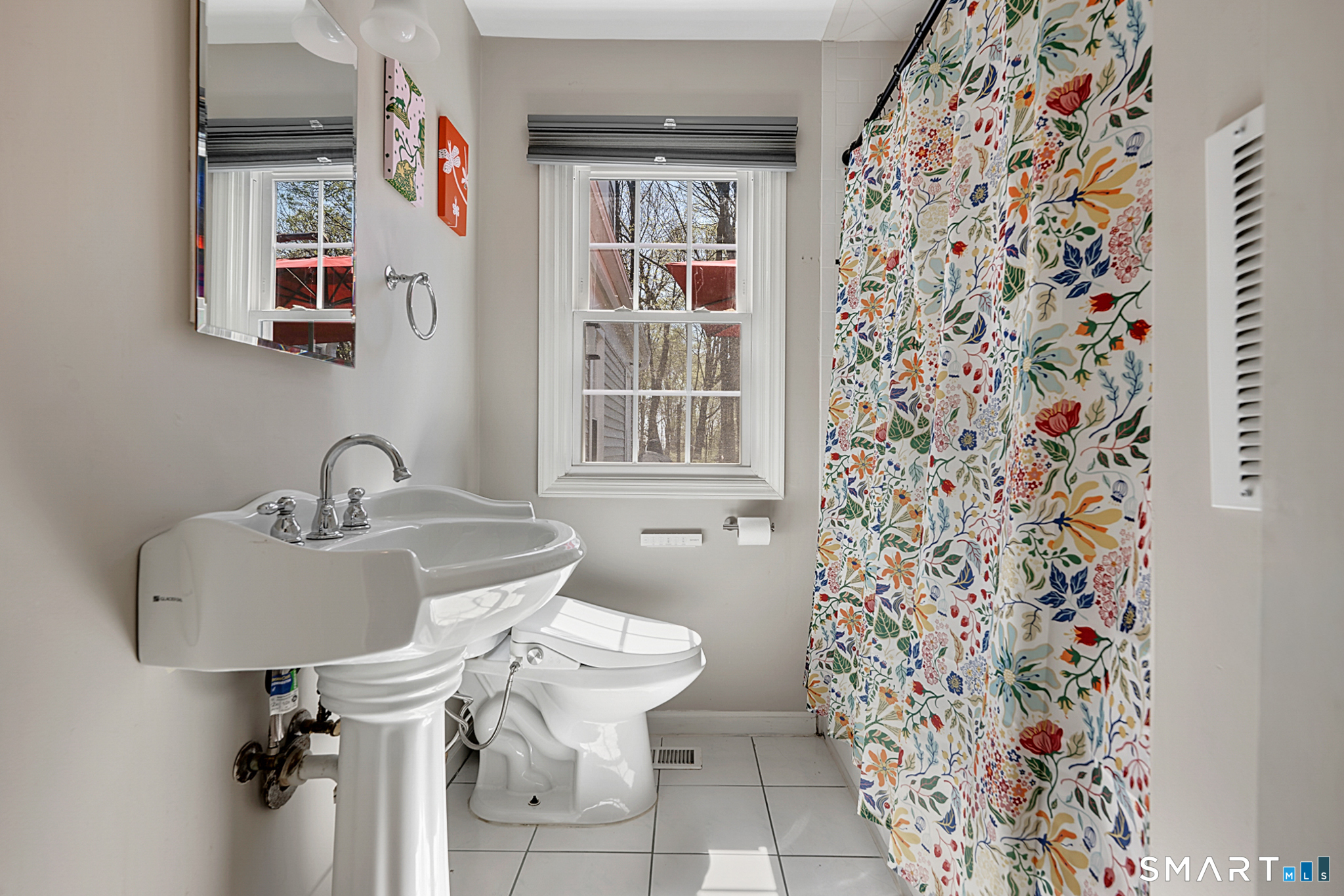 273 Osborne Hill Road Fairfield, CT 06824 - Photo 21 of 40 The Hall Bathroom is spacious for guests and family.