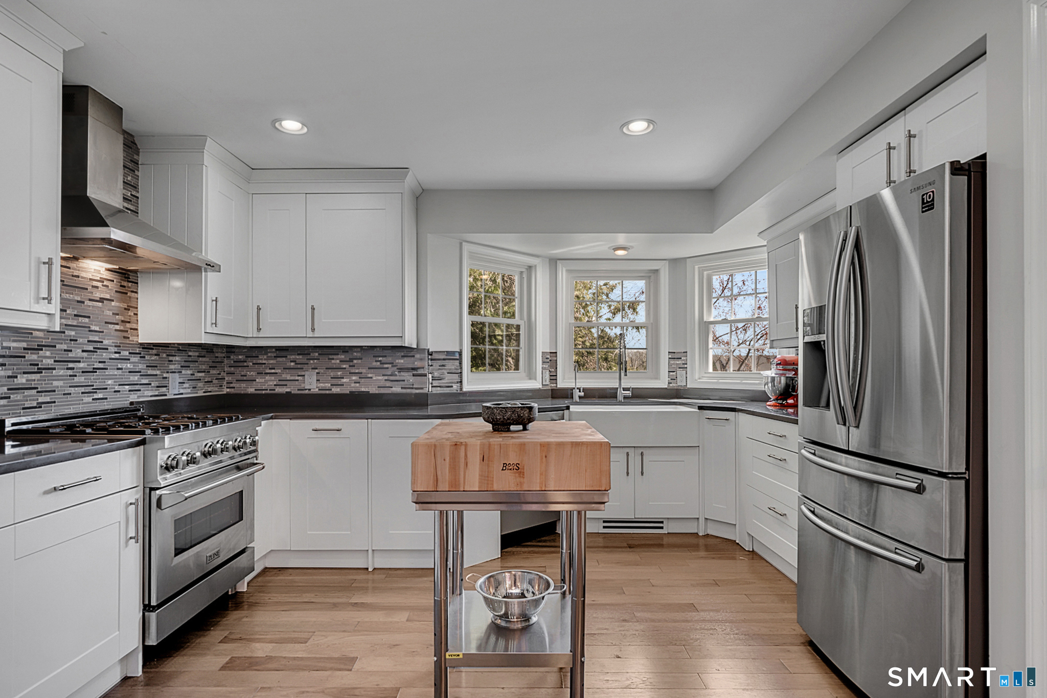 273 Osborne Hill Road Fairfield, CT 06824 - Photo 6 of 40 The Kitchen was updated to its full beauty three years ago.