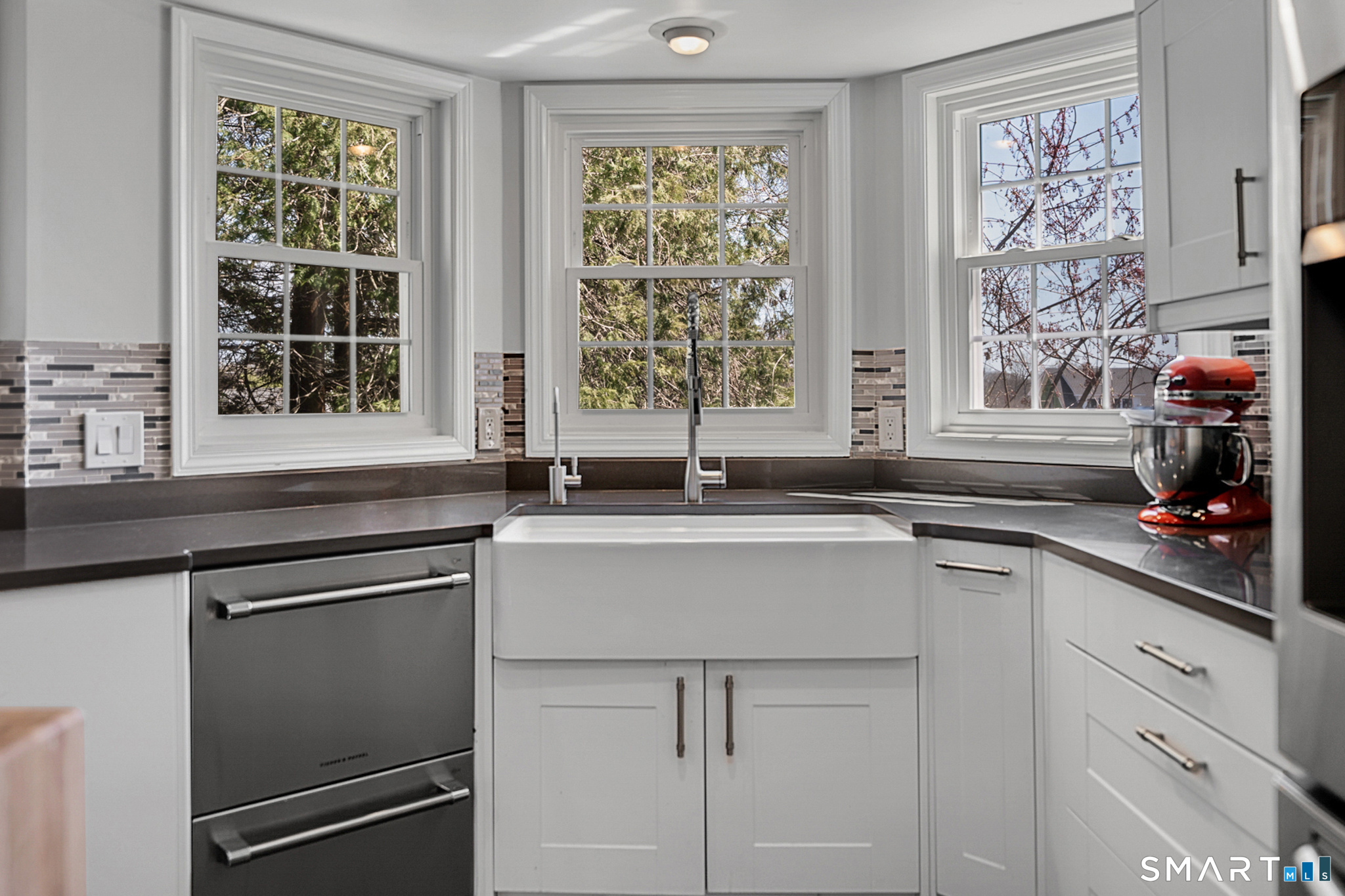273 Osborne Hill Road Fairfield, CT 06824 - Photo 9 of 40 The oversized farm sink is a beautiful focal point.