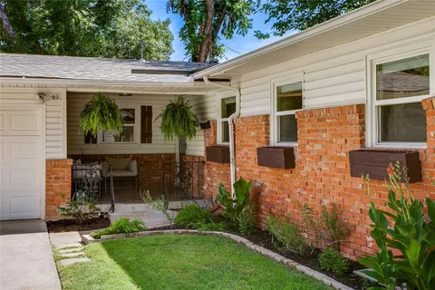 $395,000 | 2627 West 10th Street, Dallas, TX 75211