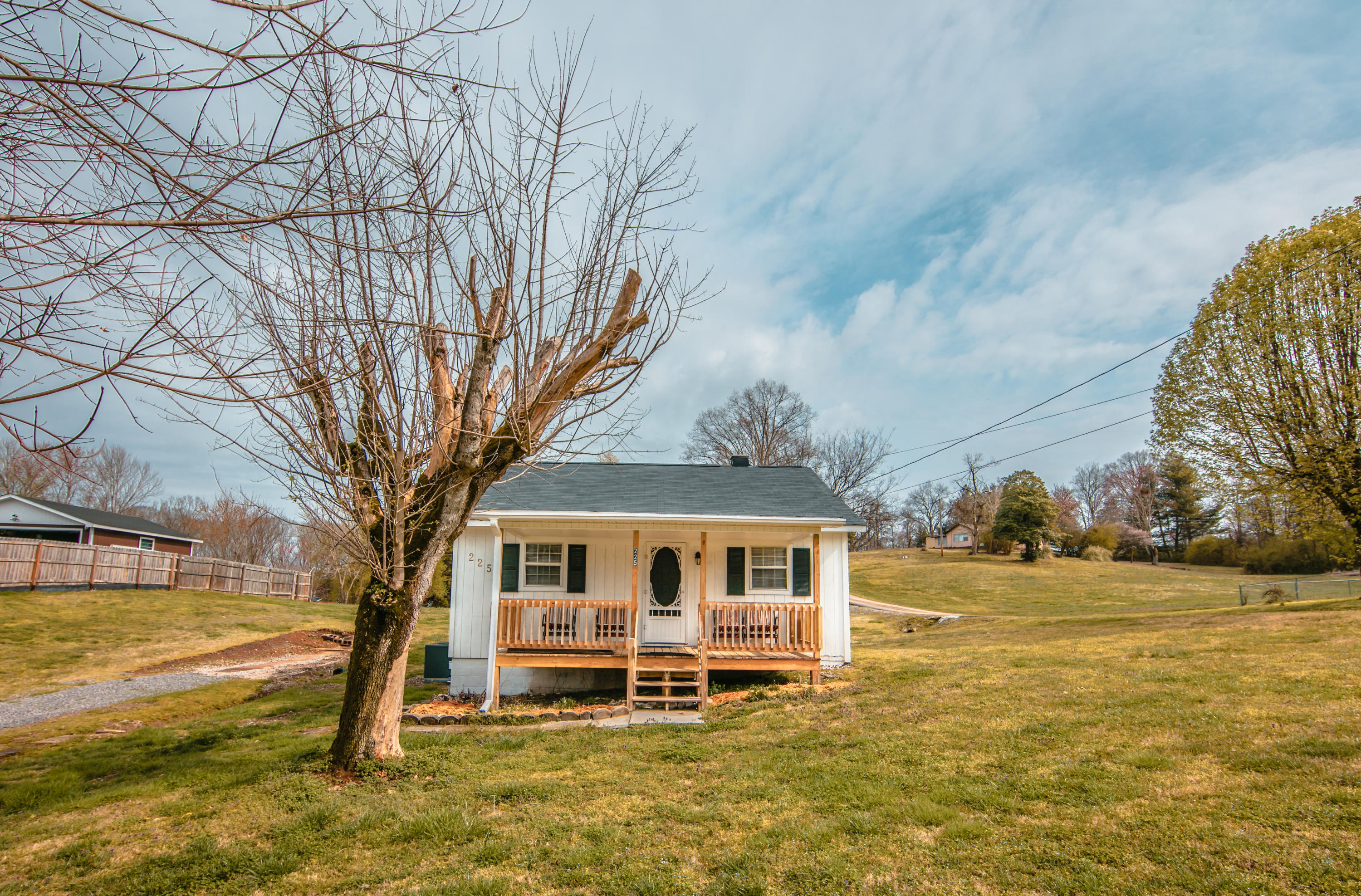 225 Portwood Road Clinton, TN 37716 - Photo 1 of 22 0M6A7509-1