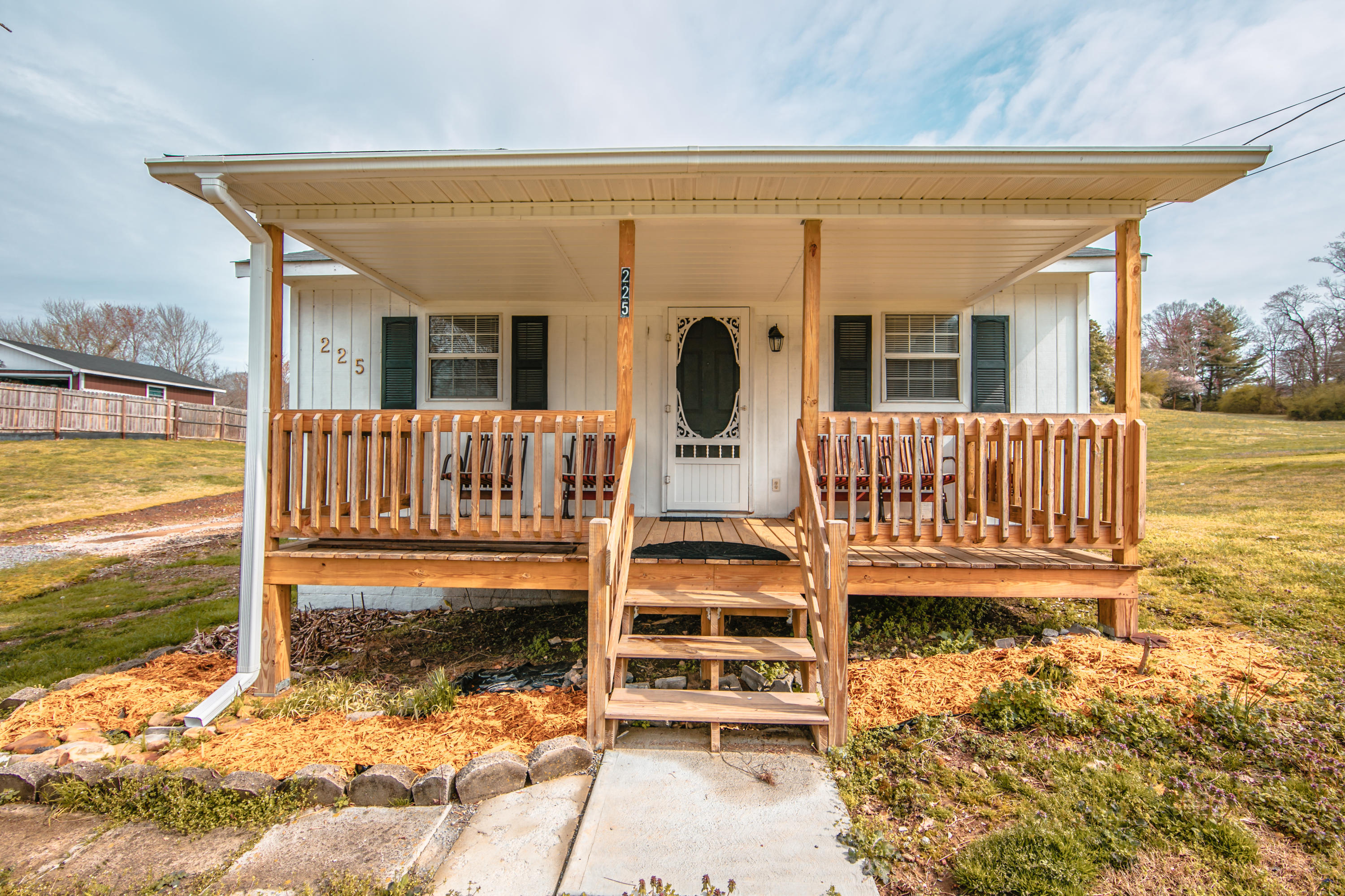 225 Portwood Road Clinton, TN 37716 - Photo 3 of 22 0M6A7508-1