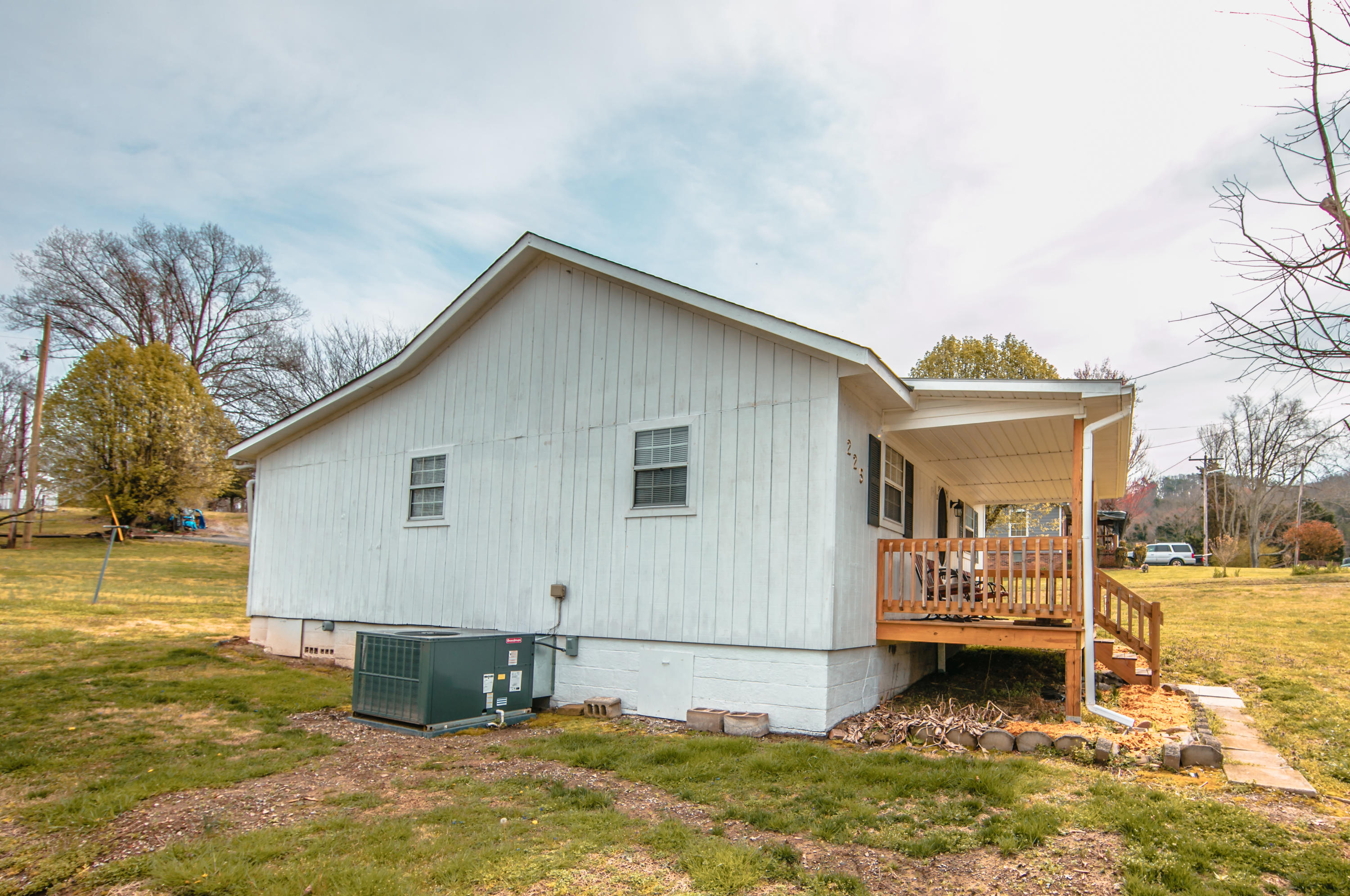 225 Portwood Road Clinton, TN 37716 - Photo 7 of 22 0M6A7514-1