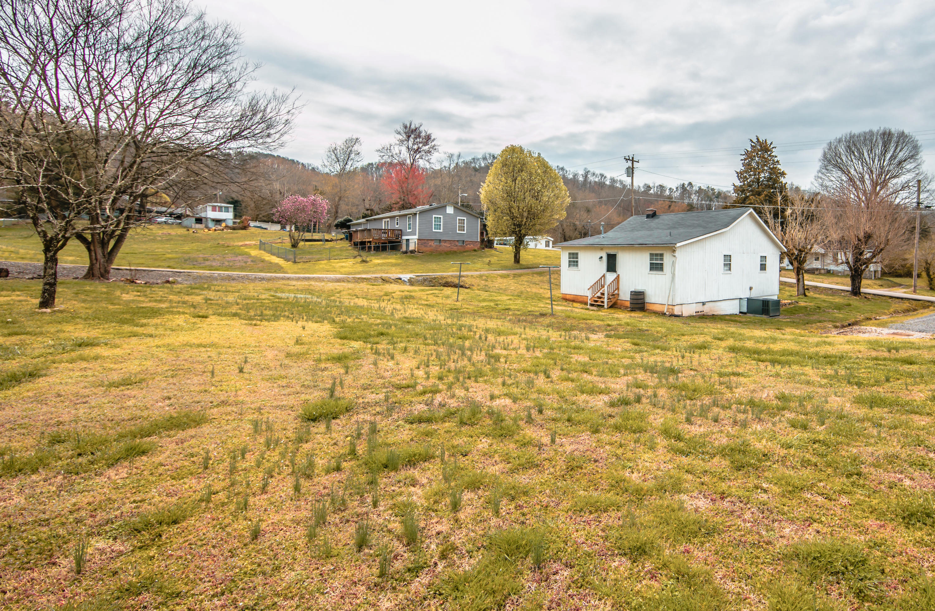 225 Portwood Road Clinton, TN 37716 - Photo 8 of 22 0M6A7515-1