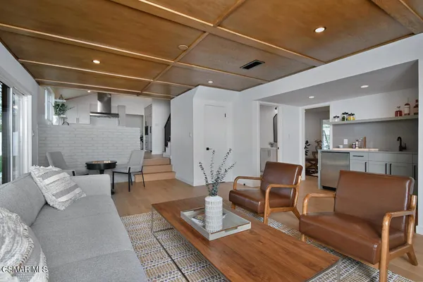$1,630,000 | 136 Erten Street, Thousand Oaks, CA 91360