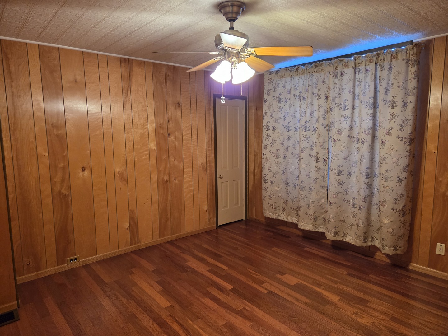 712 East Monroe Street Bloomington, IL 61701 - Photo 19 of 34 a view of entryway with wooden floor