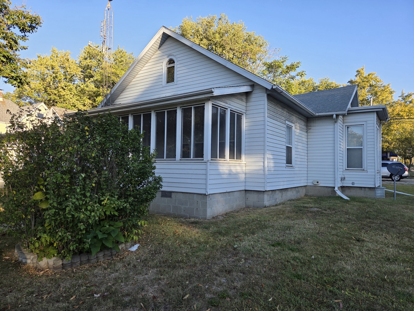712 East Monroe Street Bloomington, IL 61701 - Photo 2 of 34 a view of a house with a yard