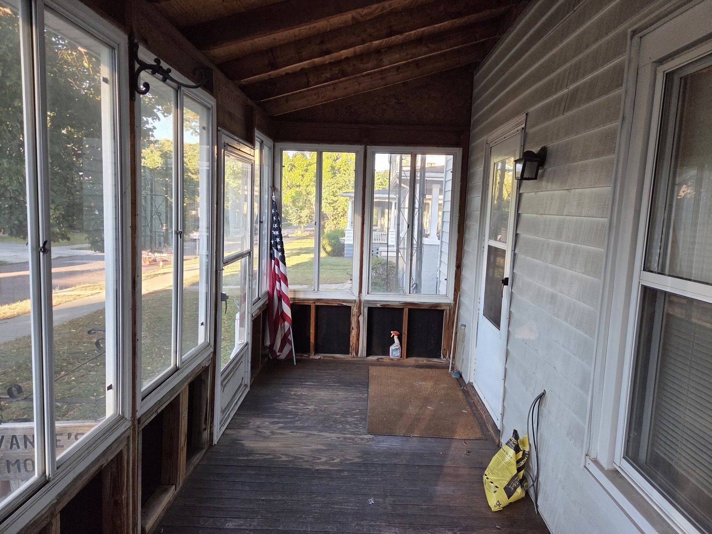 712 East Monroe Street Bloomington, IL 61701 - Photo 26 of 34 a view of a room with wooden floor and furniture
