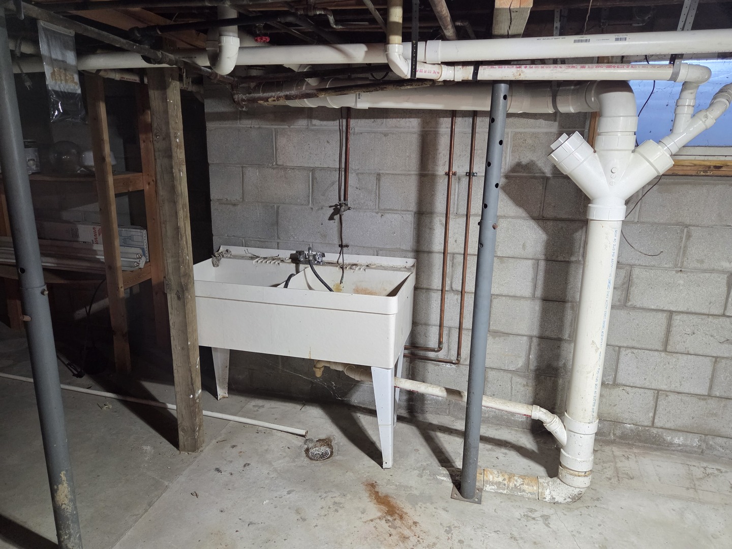 712 East Monroe Street Bloomington, IL 61701 - Photo 29 of 34 a bathroom with a sink toilet and shower