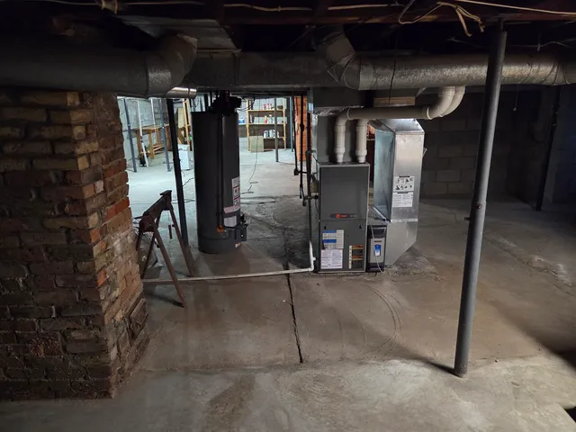 $140,000 | 712 East Monroe Street, Bloomington, IL 61701