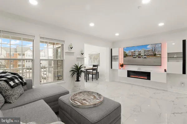 $2,400 | 12286 Ashmont Court, Unit 204, Woodbridge, VA 22192