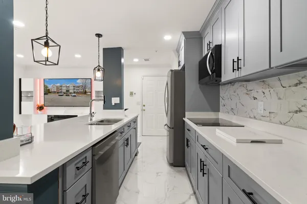 $2,400 | 12286 Ashmont Court, Unit 204, Woodbridge, VA 22192