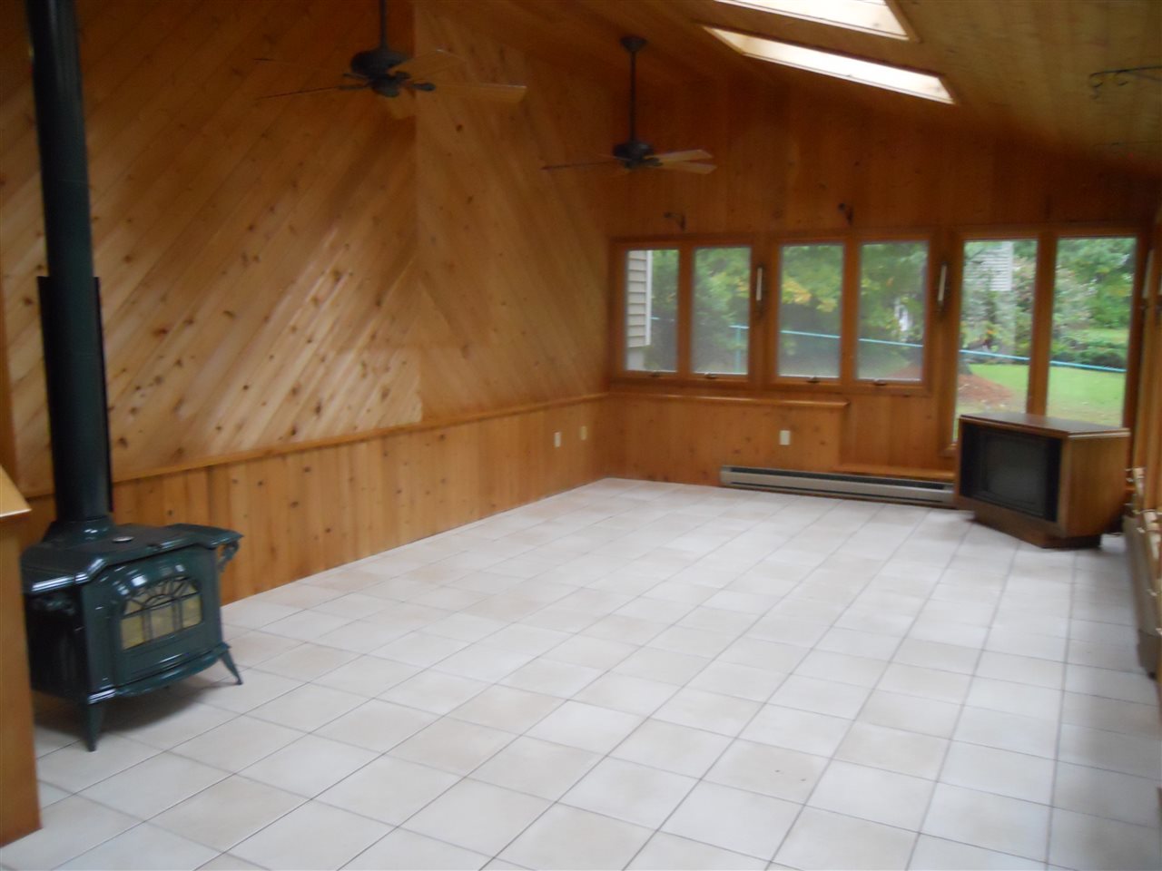 102 Pinecrest Road Rutland Town, VT 05701 - Photo 3 of 27