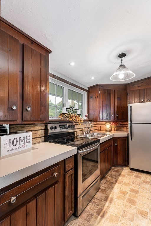 146 Brittany Road Springfield, MA 01151 - Photo 5 of 27