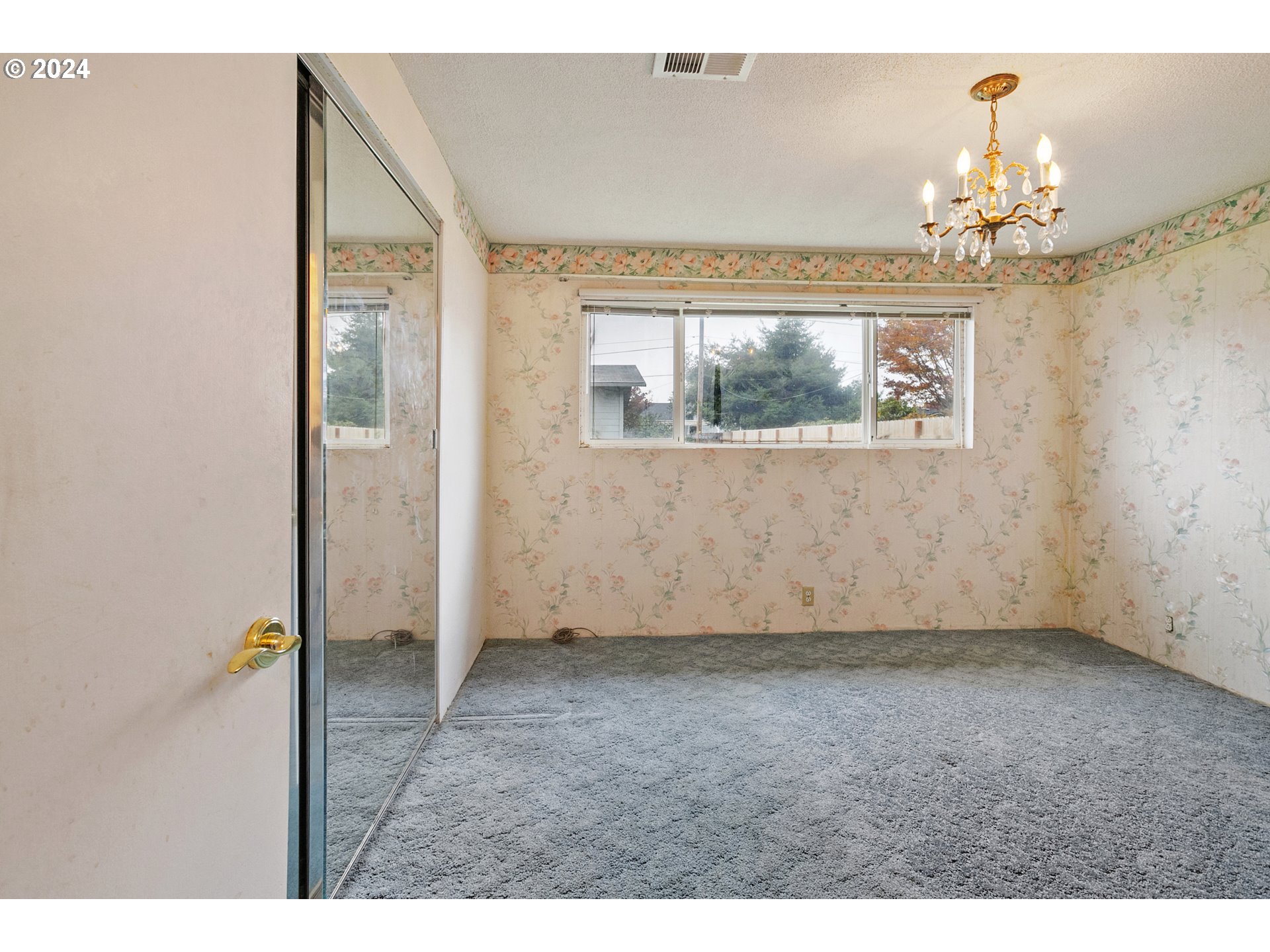 2210 Debra Drive Springfield, OR 97477 - Photo 14 of 34