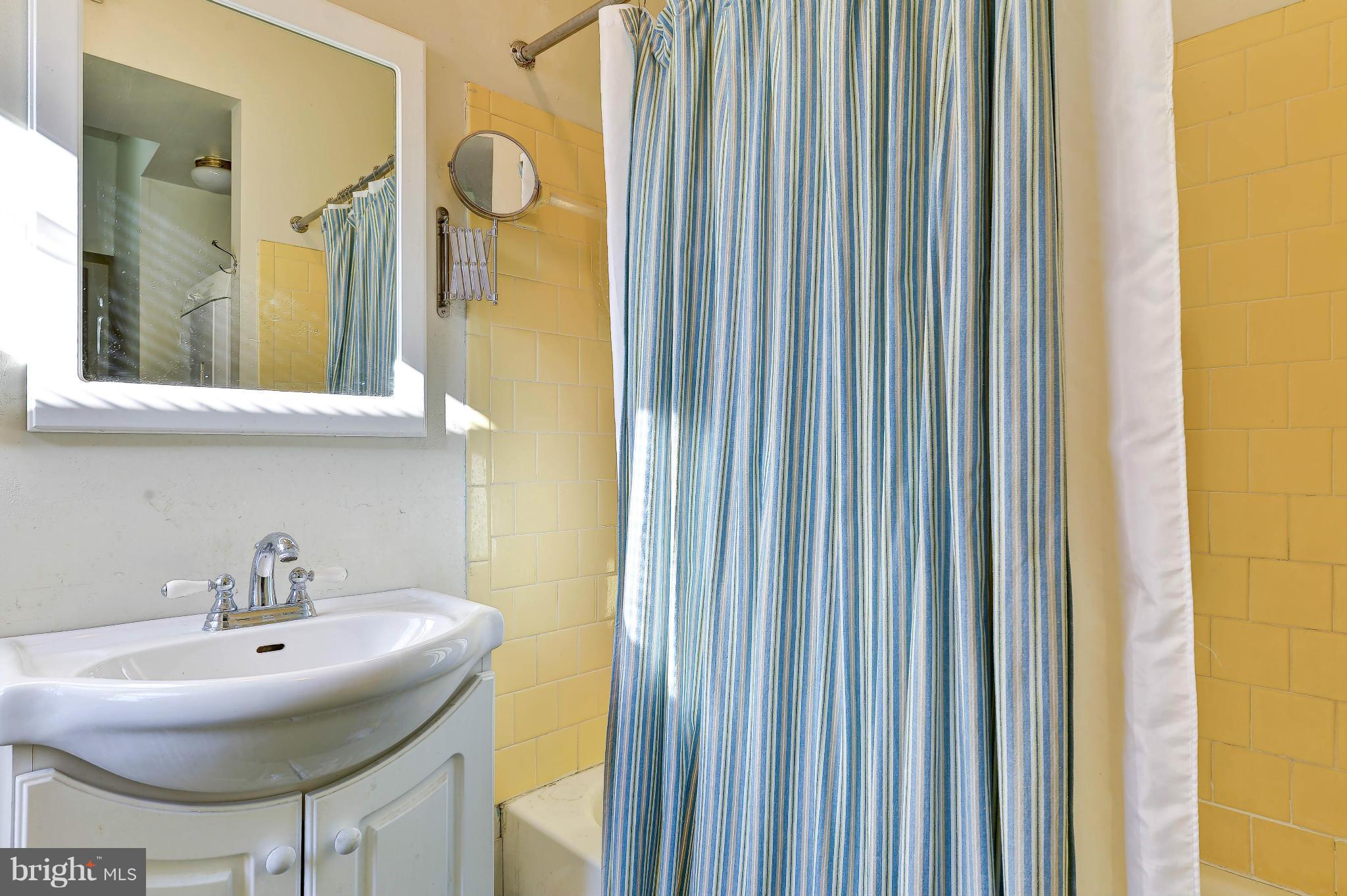 409 H Street Northeast Washington, DC 20002 - Photo 21 of 30 Bath