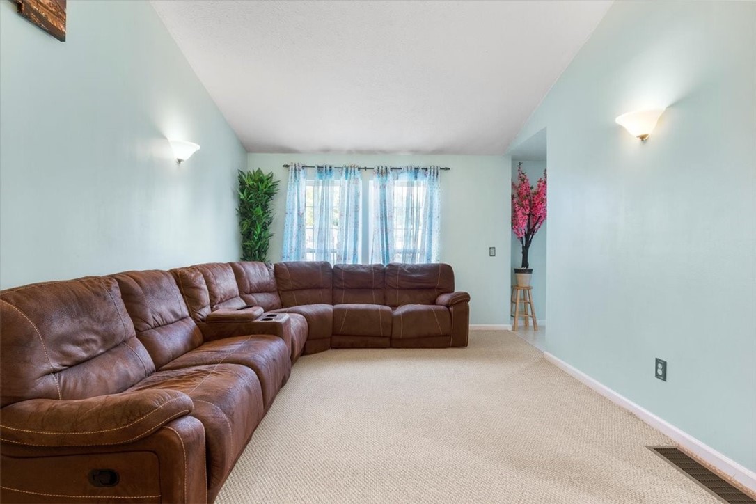 149 Hummingbird Way Henrietta, NY 14586 - Photo 14 of 36